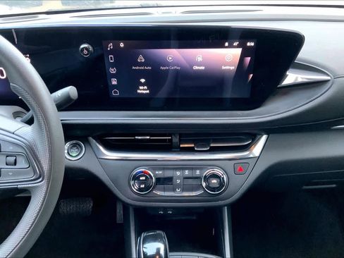 Used 2024 Buick Envista Preferred w/ Advanced Safety Package image 6