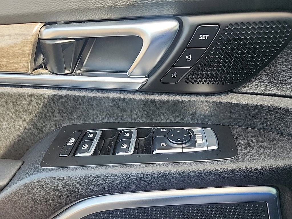 Certified 2021 Kia Telluride SX w/ Nightfall Edition Package AWD/4WD image 26