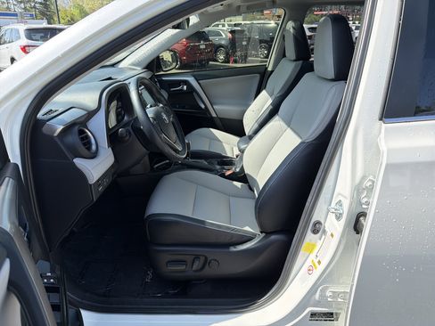 Used 2018 Toyota RAV4 Limited image 10