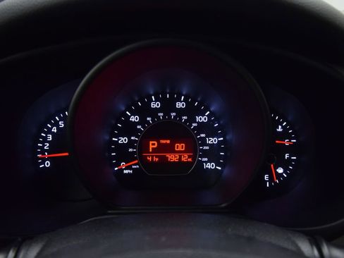 Used 2016 Kia Soul + image 15