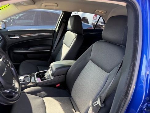 Used 2019 Chrysler 300 Touring w/ Sport Appearance Package image 12