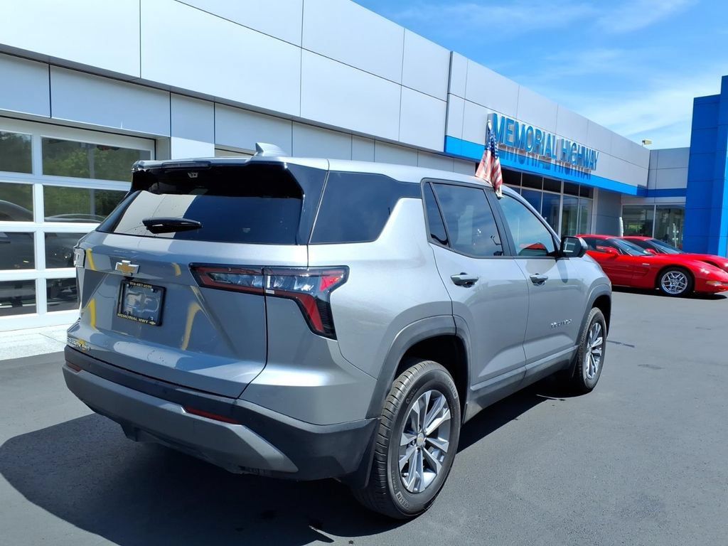 Used 2026 Chevrolet Equinox LT w/ Safety and Technology Package AWD/4WD image 7