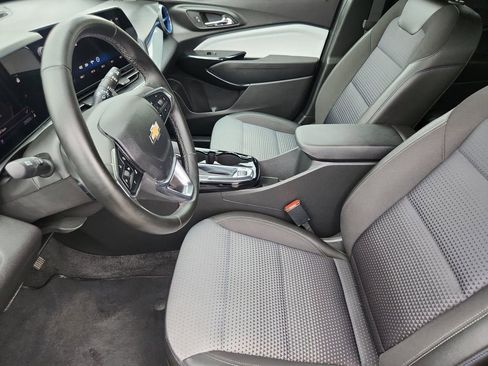 Certified 2025 Chevrolet Trax LT w/ LT Convenience Package FWD image 9