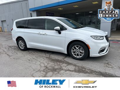 Used 2023 Chrysler Pacifica Touring-L