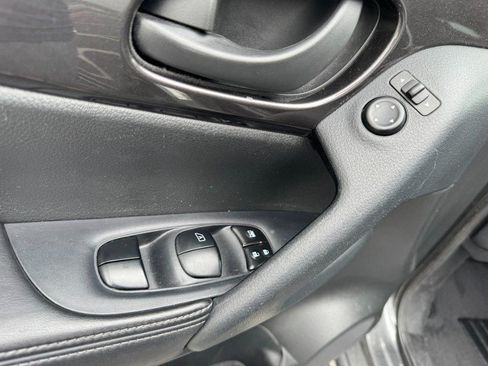 Used 2019 Nissan Rogue S FWD image 14