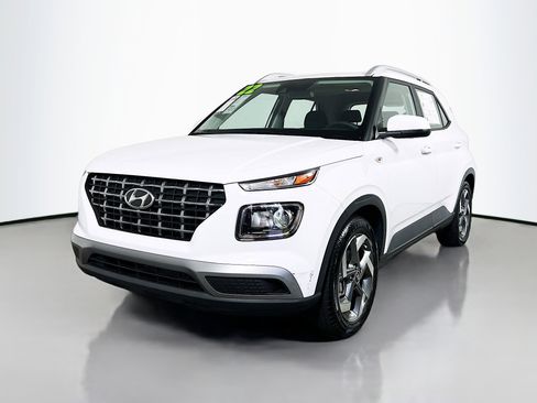 Used 2022 Hyundai Venue SEL image 10