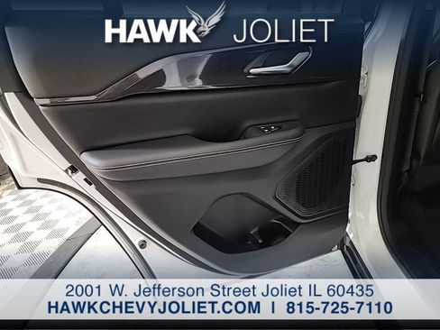 Used 2023 Jeep Grand Cherokee Laredo AWD/4WD image 19