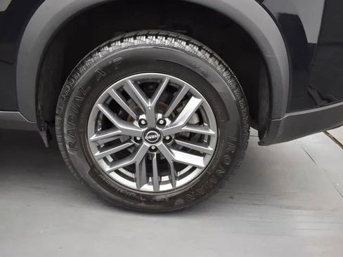 Used 2024 Nissan Rogue S FWD image 36