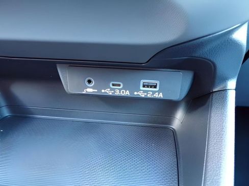 Used 2025 Subaru Crosstrek 2.0i Premium image 23