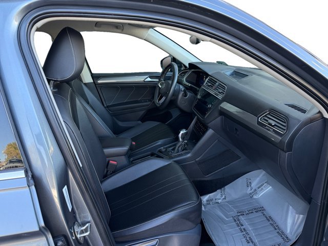 Used 2022 Volkswagen Tiguan SE AWD/4WD image 12