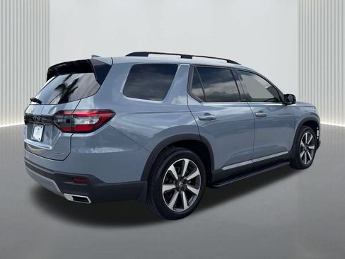 Used 2025 Honda Pilot Touring image 4