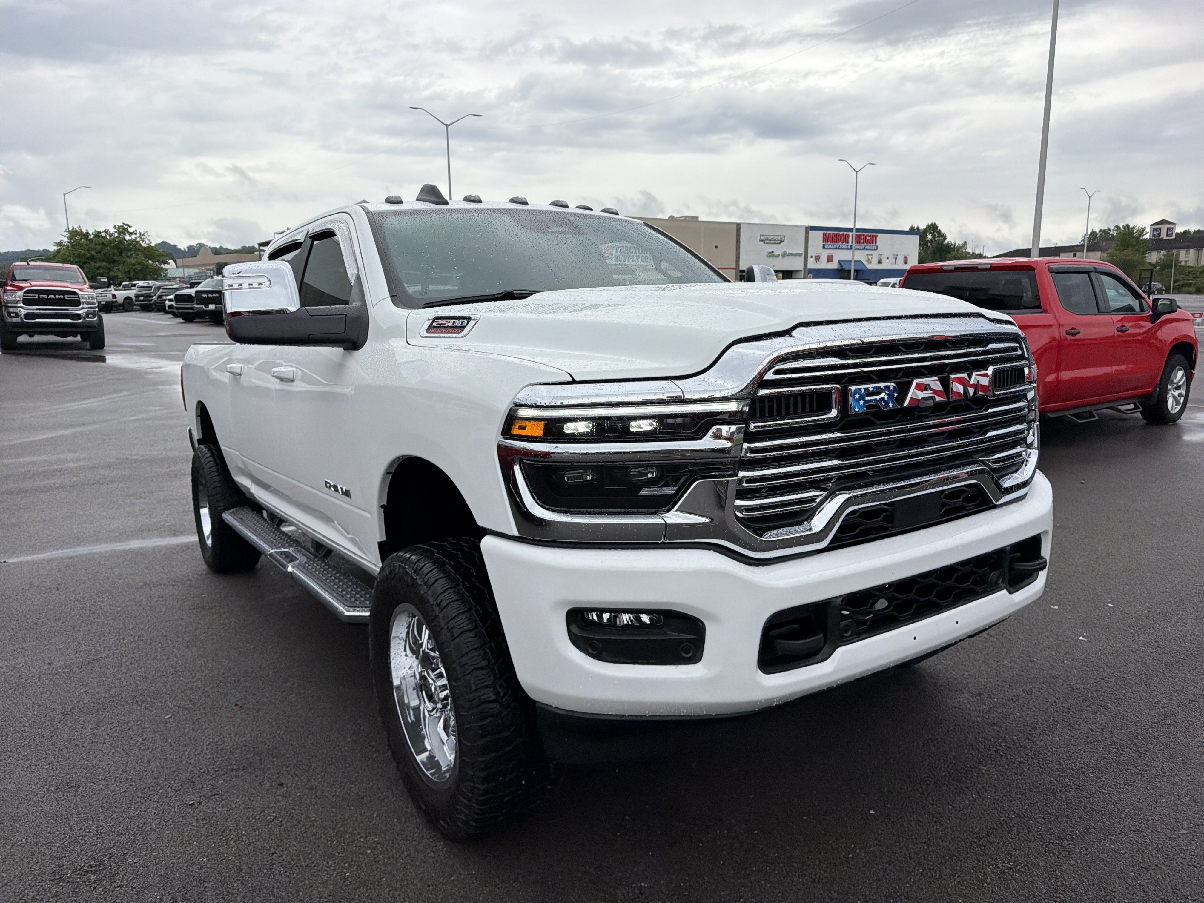 Used 2026 RAM 2500 Laramie AWD/4WD image 3