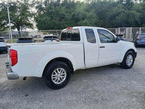 Used 2018 Nissan Frontier SV RWD image 5