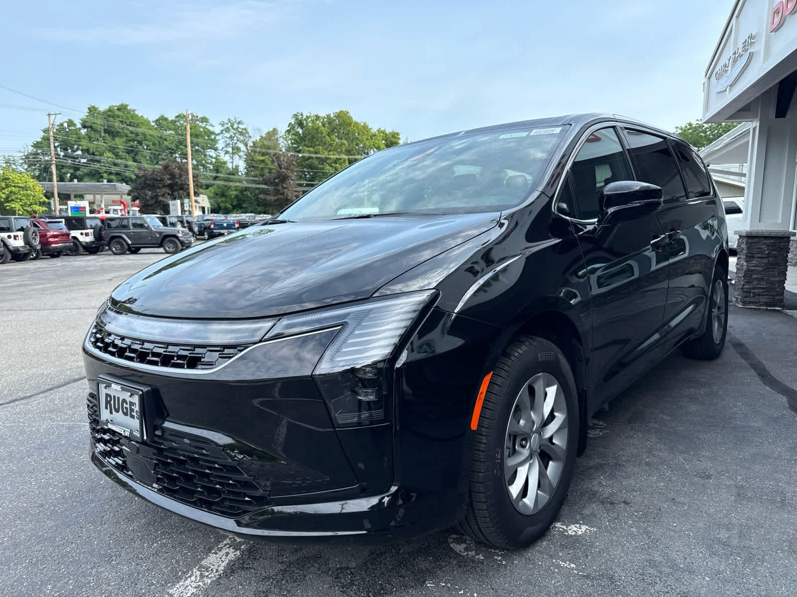 New 2027 Chrysler Pacifica Select AWD/4WD image 6