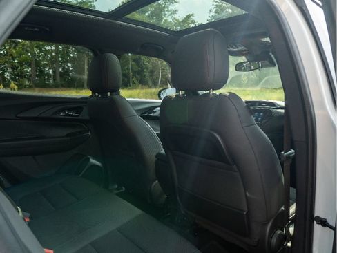Used 2021 Chevrolet TrailBlazer RS w/ Sun and Liftgate Package FWD image 17