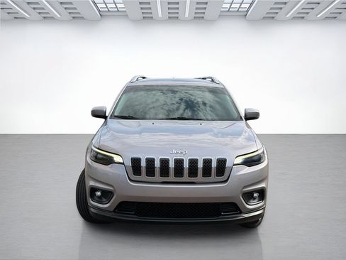 Used 2019 Jeep Cherokee Latitude Plus w/ Comfort/Convenience Group FWD image 9