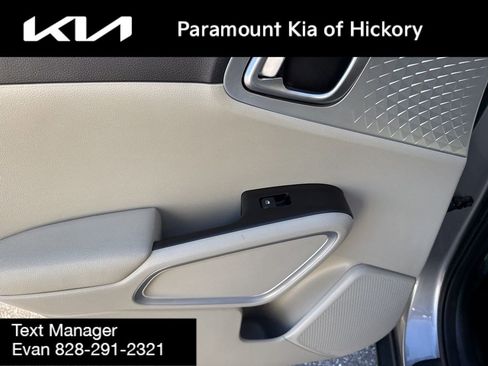 Used 2022 Kia Soul LX image 12