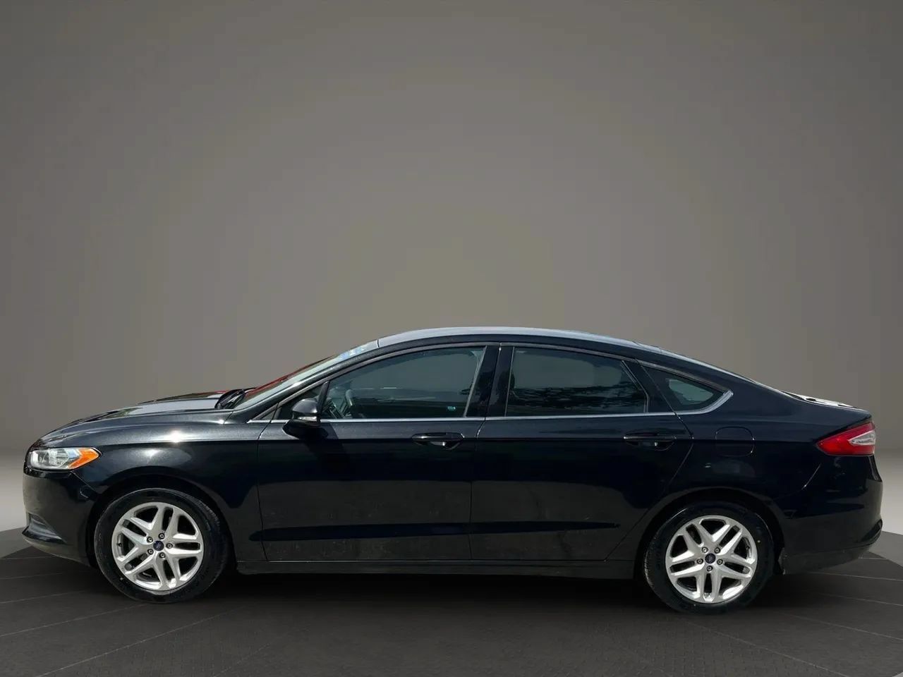Used 2014 Ford Fusion SE FWD image 4