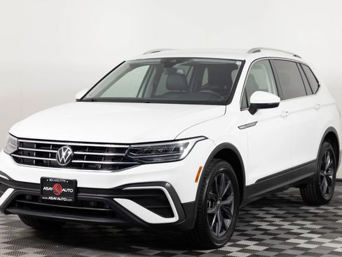 Used 2024 Volkswagen Tiguan SE AWD/4WD image 2
