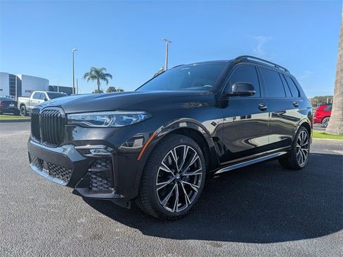 Used 2021 BMW X7 M50i image 7