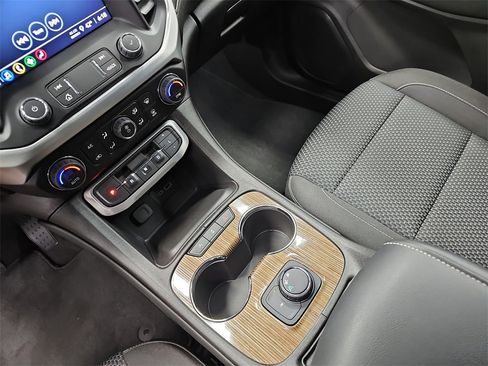 Used 2023 GMC Acadia SLE image 24