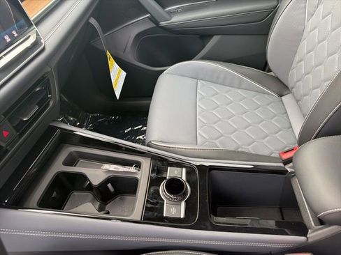 New 2026 Volkswagen Tiguan SEL R-Line AWD/4WD image 40