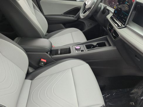 New 2026 Volkswagen Tiguan SE R-Line image 18