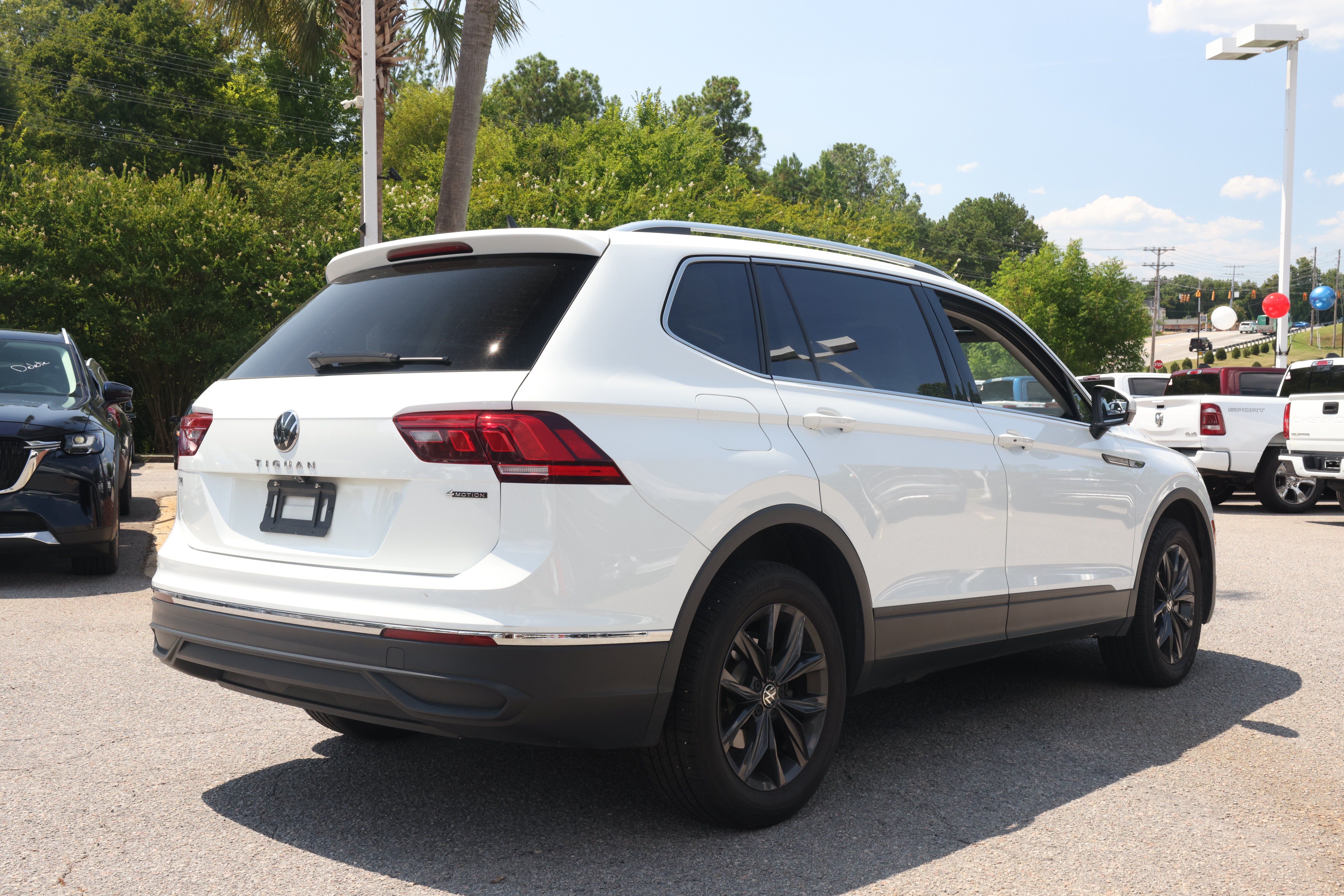 Used 2024 Volkswagen Tiguan SE AWD/4WD image 5