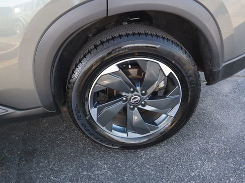 Used 2024 Nissan Rogue SV image 9