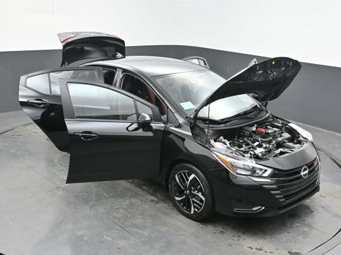 New 2025 Nissan Versa SR w/ Trunk Package image 38