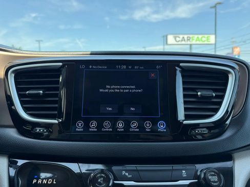 Used 2017 Chrysler Pacifica Touring-L Plus FWD image 42