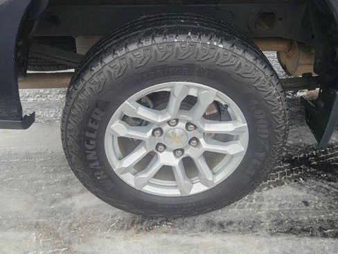 Used 2022 Chevrolet Silverado 1500 LT w/ Z71 Off-Road Package image 5