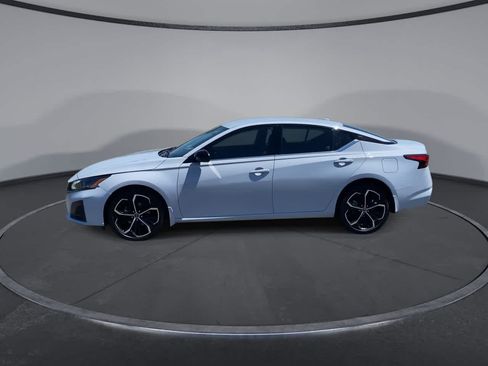 Used 2023 Nissan Altima 2.5 SR AWD/4WD image 6