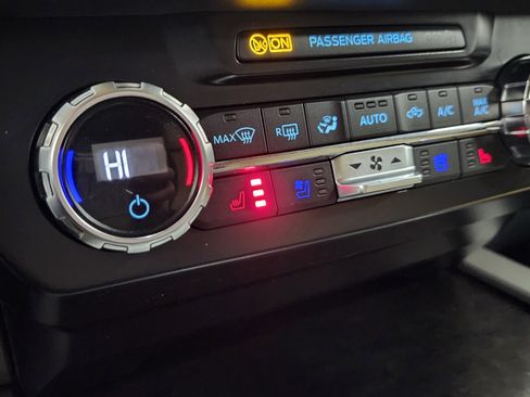 Used 2022 Ford F350 Lariat w/ Lariat Ultimate Package image 9