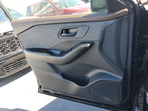 Used 2023 Nissan Rogue S FWD image 31