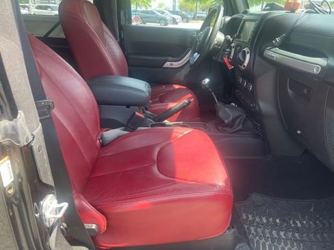 Used 2013 Jeep Wrangler Rubicon AWD/4WD image 10