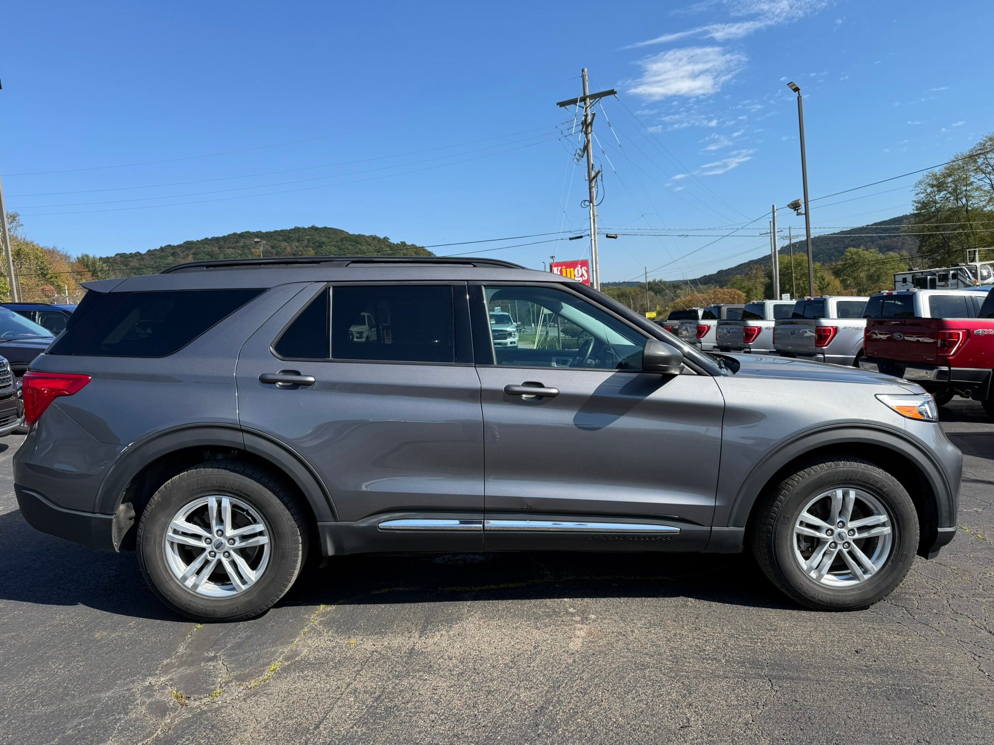 Used 2021 Ford Explorer XLT w/ Class III Trailer Tow Package AWD/4WD image 2