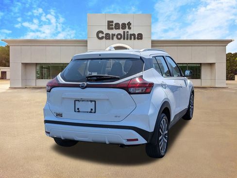 Used 2023 Nissan Kicks SV FWD image 3