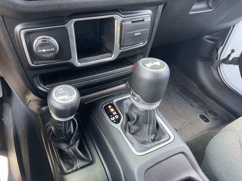 Used 2024 Jeep Wrangler Sport AWD/4WD image 28