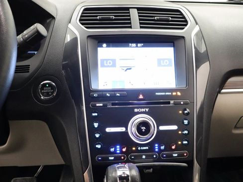 Used 2018 Ford Explorer Limited w/ Equipment Group 301A FWD image 10