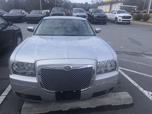 Used 2010 Chrysler 300 Touring image 13