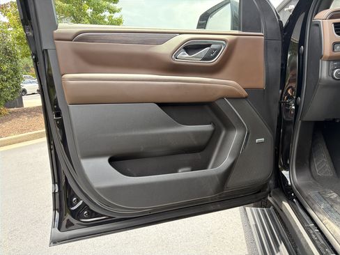 Used 2022 Chevrolet Suburban High Country AWD/4WD image 21