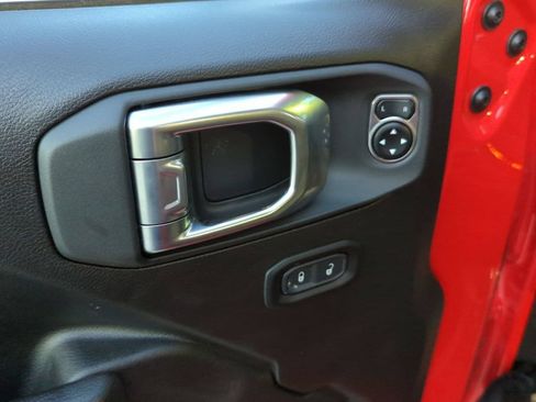 Used 2024 Jeep Wrangler Unlimited Rubicon AWD/4WD image 9