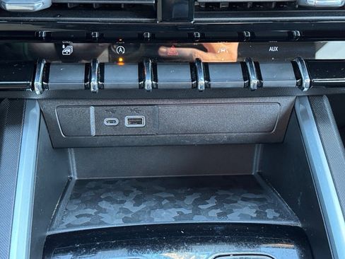 Used 2024 Chevrolet Colorado LT image 23