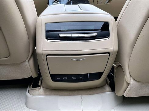 Used 2024 Cadillac Escalade Premium Luxury AWD/4WD image 17