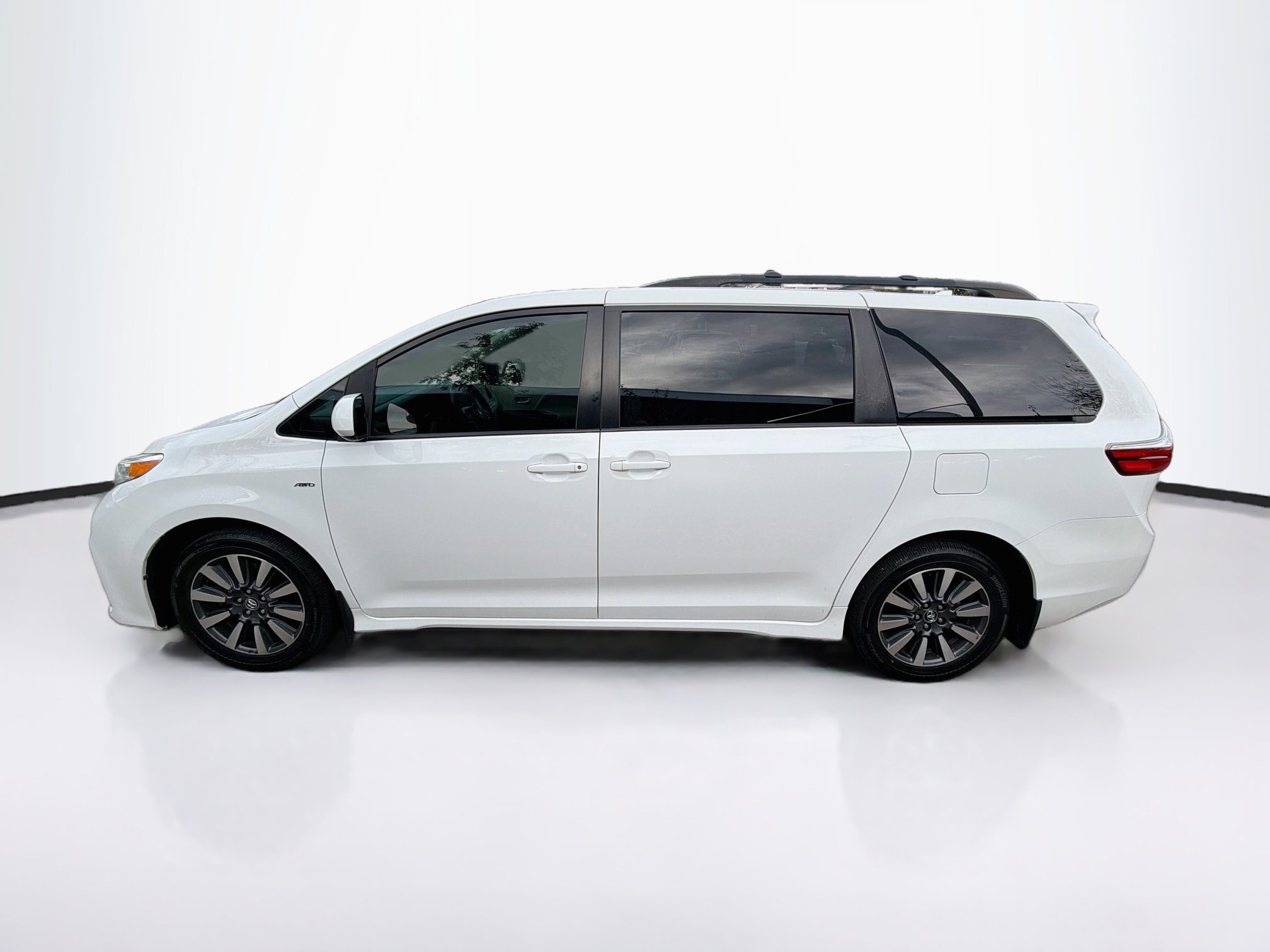 Used 2018 Toyota Sienna LE AWD/4WD image 4