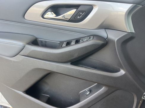 Used 2019 Chevrolet Traverse LT w/ LT Premium Package image 6