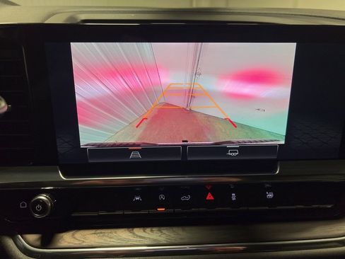 Certified 2024 GMC Sierra 1500 SLT image 17