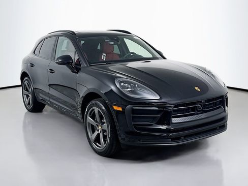 Certified 2025 Porsche Macan image 7