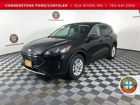 Used 2022 Ford Escape SE w/ Cold Weather Package AWD/4WD image 1